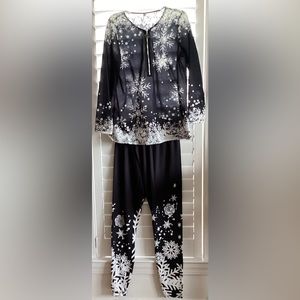 Holiday 2 Piece Snow Flake outfit